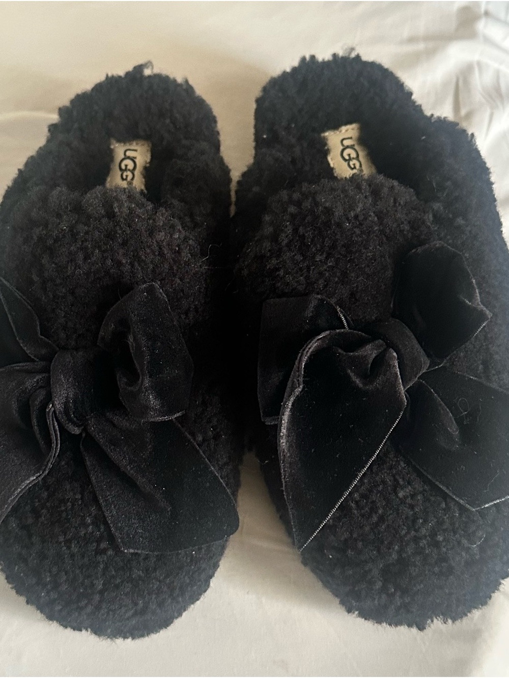 UGG Women's Black Shearling Bow Slipper